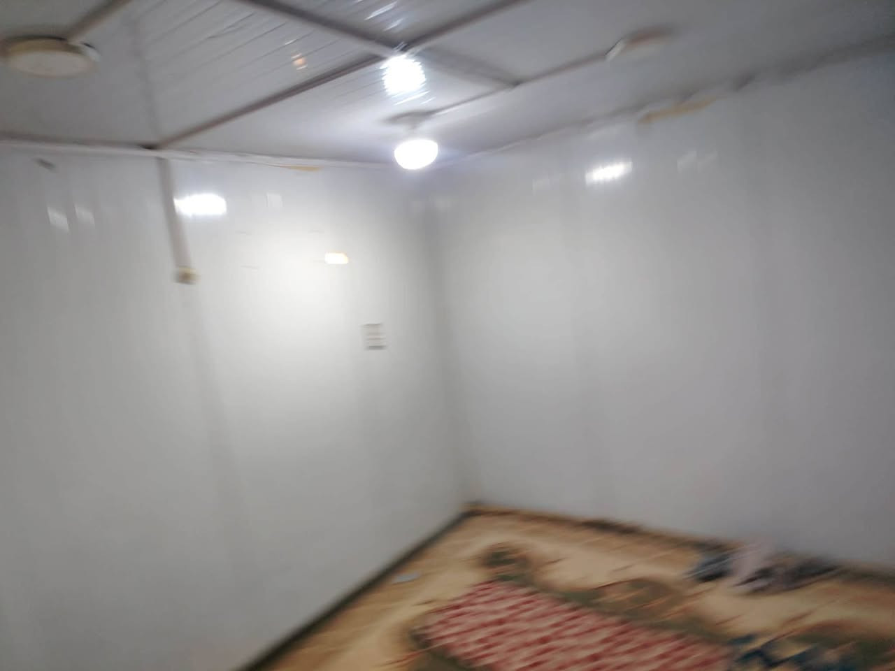 كرفان نظيف جدا 3في 4مع صحيات
المكان النجف المناذره السعر مليون للاستفسار 
***********
