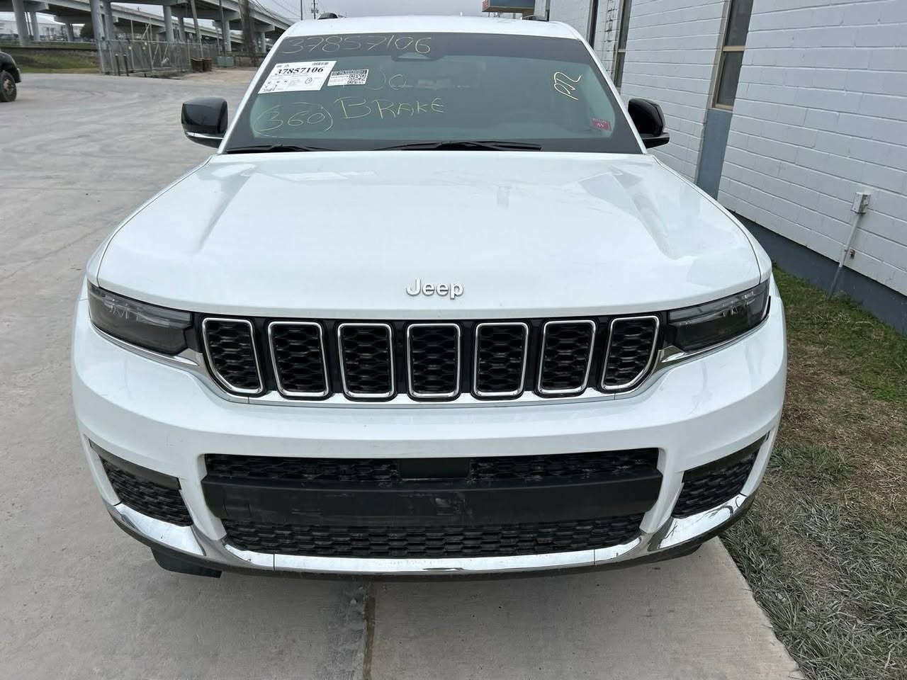 يا الله  سلام عليكم للبيع جيب موديل 2023 رقم بغداد نكليزي بسمي سياره فول مواصفات عدى الفتحه حادثه بسيط بدون ايرباك ولا دواخل سياره كارتون *********** مكاني الديوانيه الدغاره وسعره 330 وبيه مجال حك جيه 
علما اني. مكلف بالنشر
