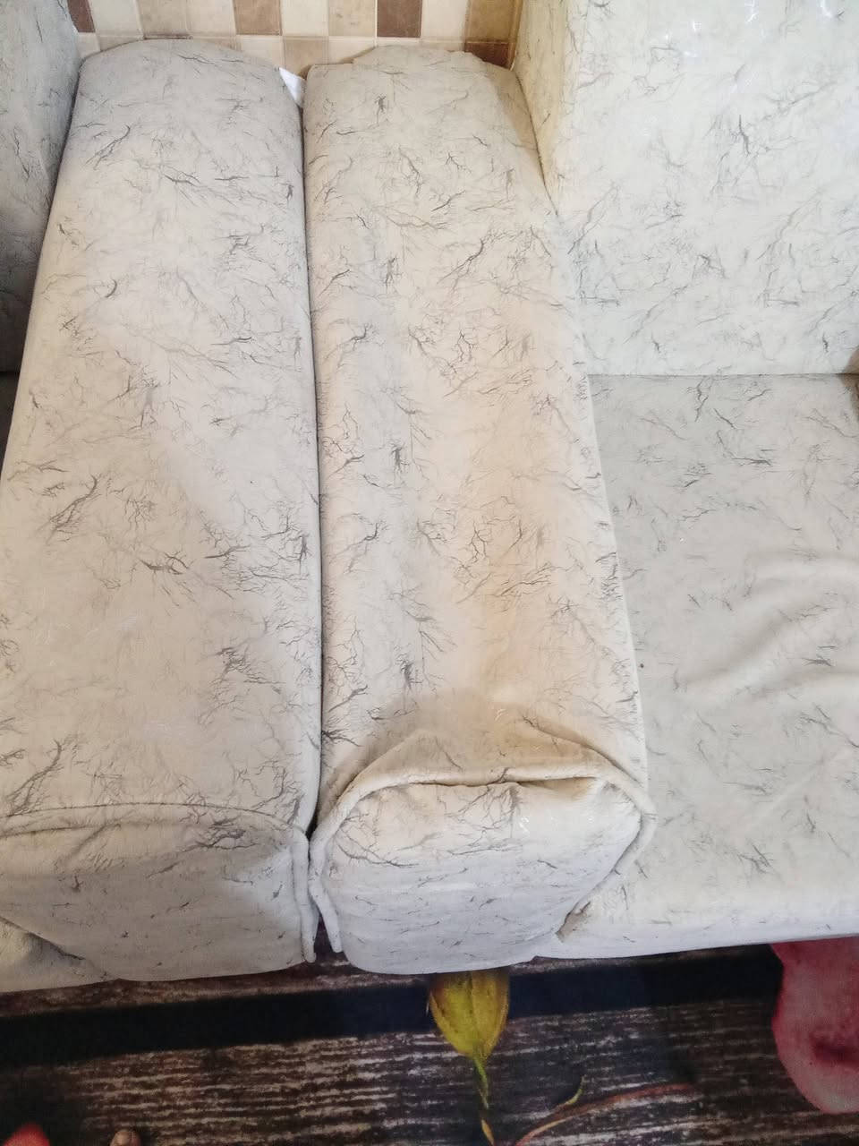 السلام عليكم تخم للبيع عشر مقاعد سعره ب250وبيه مجال مابي ضرر بس التجوه مال كرسي الاتصال رقم***********
