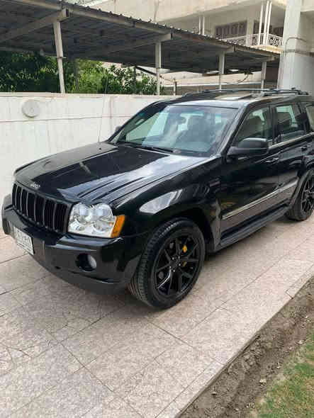 يرجى قرائه التفاصيل قبل الاتصال جيب لاريدو ٢٠٠٧ محرك  هيمي ٨ سلندر ٥٧٠٠ فول مواصفات فتحه سقف كشنات جلد كهرباء تدفئه بلكشنات شاشه كامره تحكم ستيرن فور ويل شغال  تبريد ثلج  قطعتين  ويل ٢٠ SRT مكينه كير صدر اكسل مكفول بيها صبغ جاملغ خلفي يسار وامامي يسره ايرباك مال برده فقط طاك  الباب الاماميه اليمين صار بيها شخط جوه التريشه ونصبغ على كده  رقم بغداد مشروع وطني هزه جديده بسمي تحويل ثاني يوم السعر 110 ورقه وبيها مجال بسيط جدآ حك الجيه بعد المعاينه مكان السياره بغداد اعظميه للاستفسار ***********
