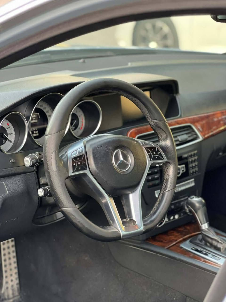 السلام عليكم مرسيدس C250 2013 بسعر معقول فول نظافة للبيع فقط 

حتى لو مو شراي اضغط لايك حتى يطلع منشوراتنا كدامك 

رقم بغداد بأسمي

محرك 4سلندر توربو 

السيارة سريعة واقتصادية

ماشية 163 كيلو

 حادث جاملغ خلفي بدون ايرباك   مثل مموضح بالصوره 

السعر علق بكلمه تم وسيصلك مباشره بالرد الالي

مواصفات : في اول تعليق 

السيارة مكفولة كير ومكينة

مكان السيارة - بغداد حي الحسين

هاتف *********** متوفر واتساب
كليوم ننشر سيارة اضغط زر المتابعه حتى يظهر منشوراتي كدامك
