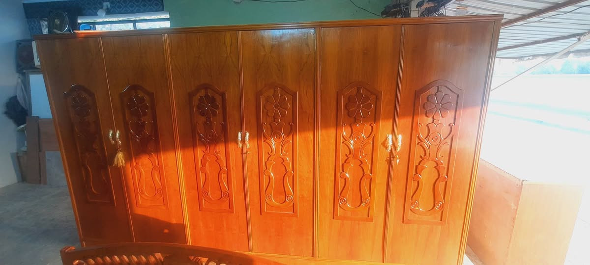 للبيع غرفه اخشاب سته ابواب نضيفه كلش تزكام صاج خمسه ملم ضهر جرجوبه برغي توج زان السعر 550 وبيه مجال لشراي العنوان كربلاء للأستفسار ***********
