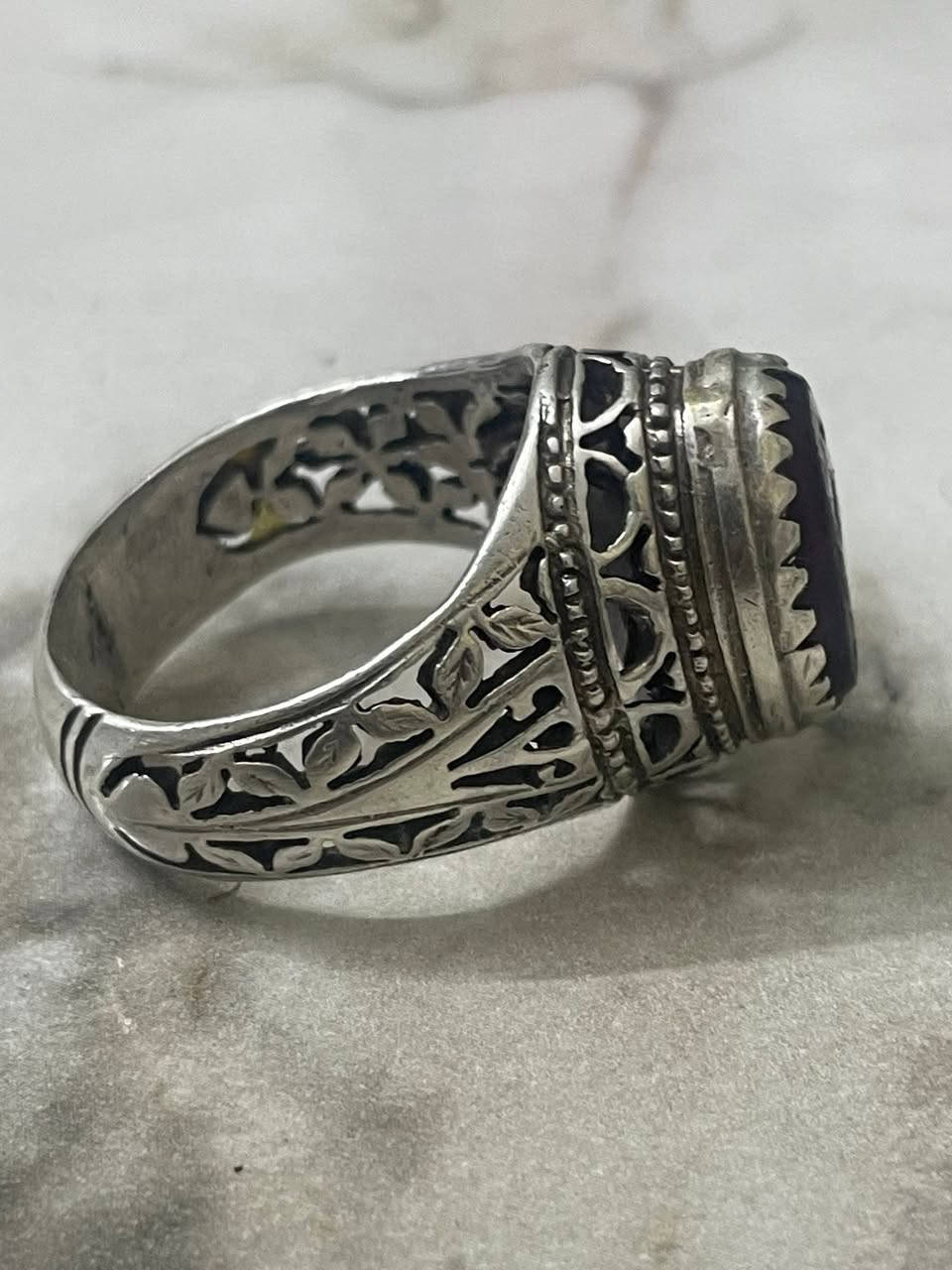 السلام عليكم خاتم مرصود قديم للبيع توصيل غير متوفر.ربي يحفظكم


**إذا كنت صاحب هذا الإعلان وتريد حذفه لأي سبب، رجاءا أرسل رسالة إلى الدعم الفني**