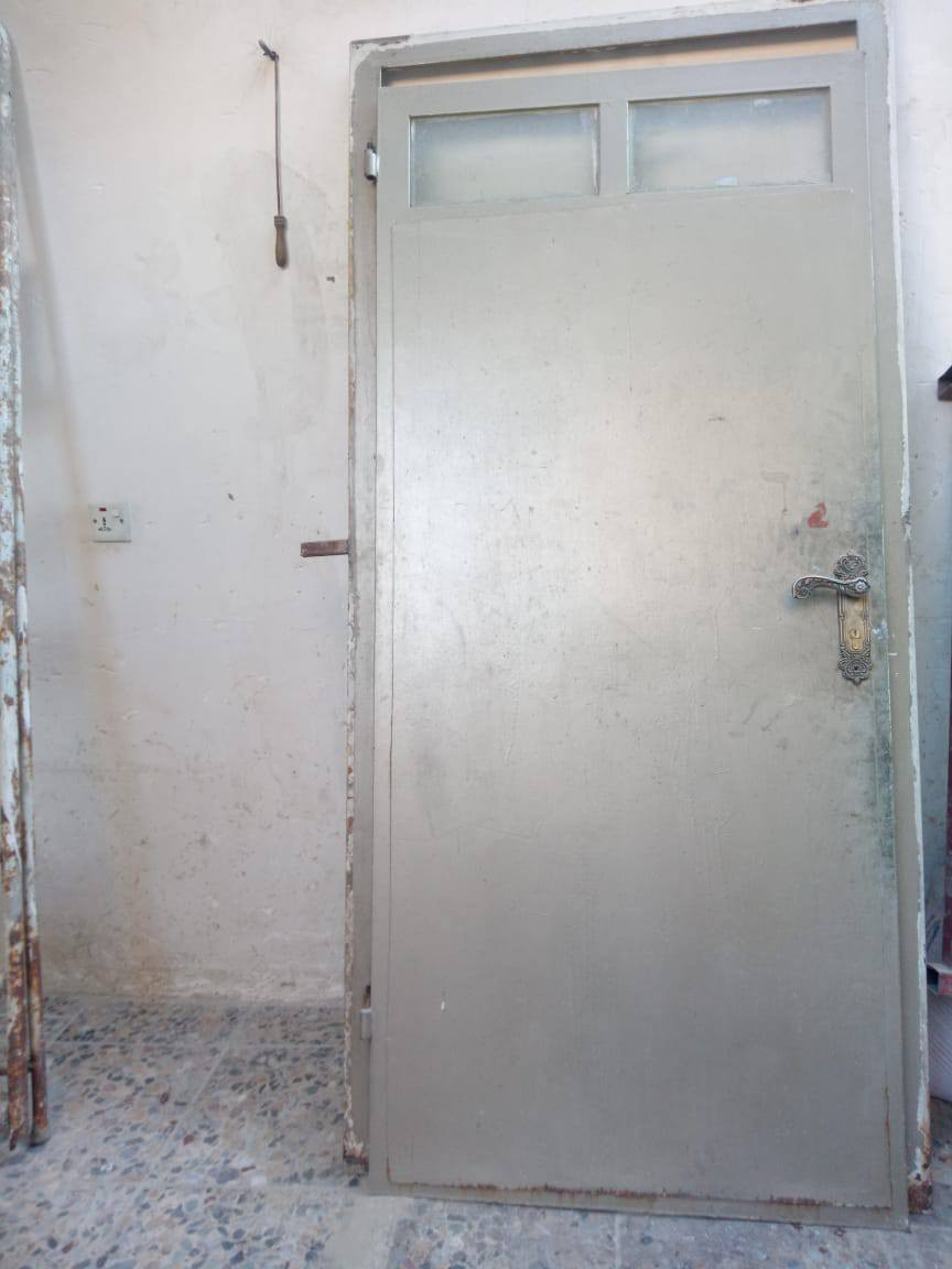 السلام عليكم عليكم
يتوفر جام خانة قياس 260 × 200 حديد ثقيل وبيها جام وساحبه فتحة الباب خارجيه
و يتوفر باب ايضا الفتحة خارجية 200 ×95 
وشباك صغير

للاستفسار الاتصال على الرقم ***********
