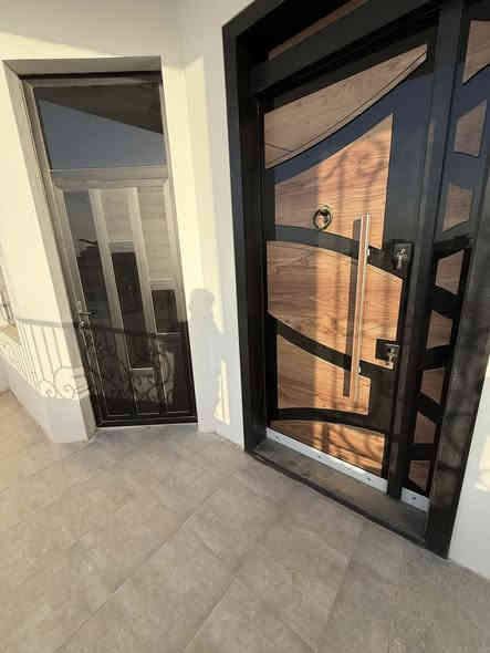 شقة للايجار داخل مجمع الضباط السكني تتكون الشقة من غرفتين نوم وحمام  ومطبخ 
الشقة بناء حديث 
الطابق الاول اجاره  600 الف 
طابق الثاني اجاره   500 الف 
الطابق الثالث اجاره  450 الف 
#رقم الهاتف # *********** 
موقع المجمع شارع المطار بغداد 
خلف جامعة المشرق ومستشفى حي الفرات
