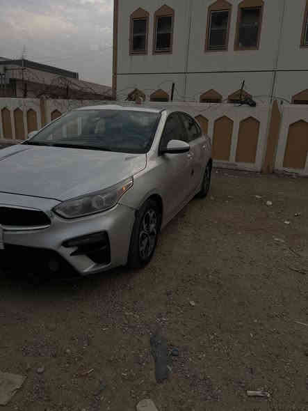 السلام عليكم 
كيا فورتي 2020 حادثها اموضح بالصور مواصفاتها شاشة كبيرة كامرة دوارة رادار امامي السيارة نص فول وبعد بيها مواصفات معروفة وبها بعض الملاحضات صدر نص عمر محرك امبدل بي كام شفت بأسمي تحويل ثاني يوم ماشية 95الف مايل مكاني بغداد للأستفسار اكثر اتصل على الرقم: ***********
سعر 130$
