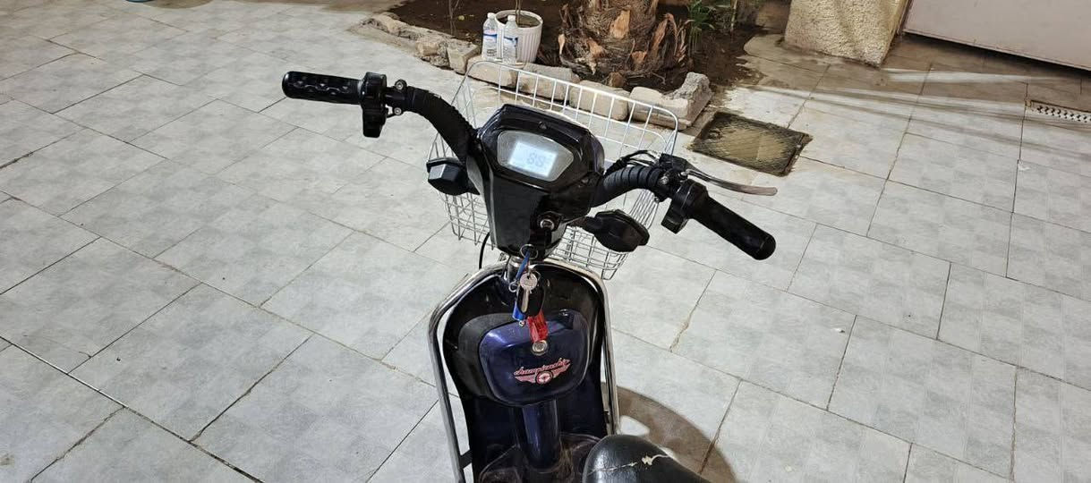 السلام عليكم بايسكل شحن حجم 16 استيراد خاص
بايسكل شحن تايجر 
سعة المحرك 800W
السرعة 99 و الحقيقي 90
5بطاريات نوع ونلي 
نمرات عدد 4
السعر 300 وبي مجال 
رقم الهاتف ‏‪***********‬‏ 
كربلاء حي شهداء سيف سعد
