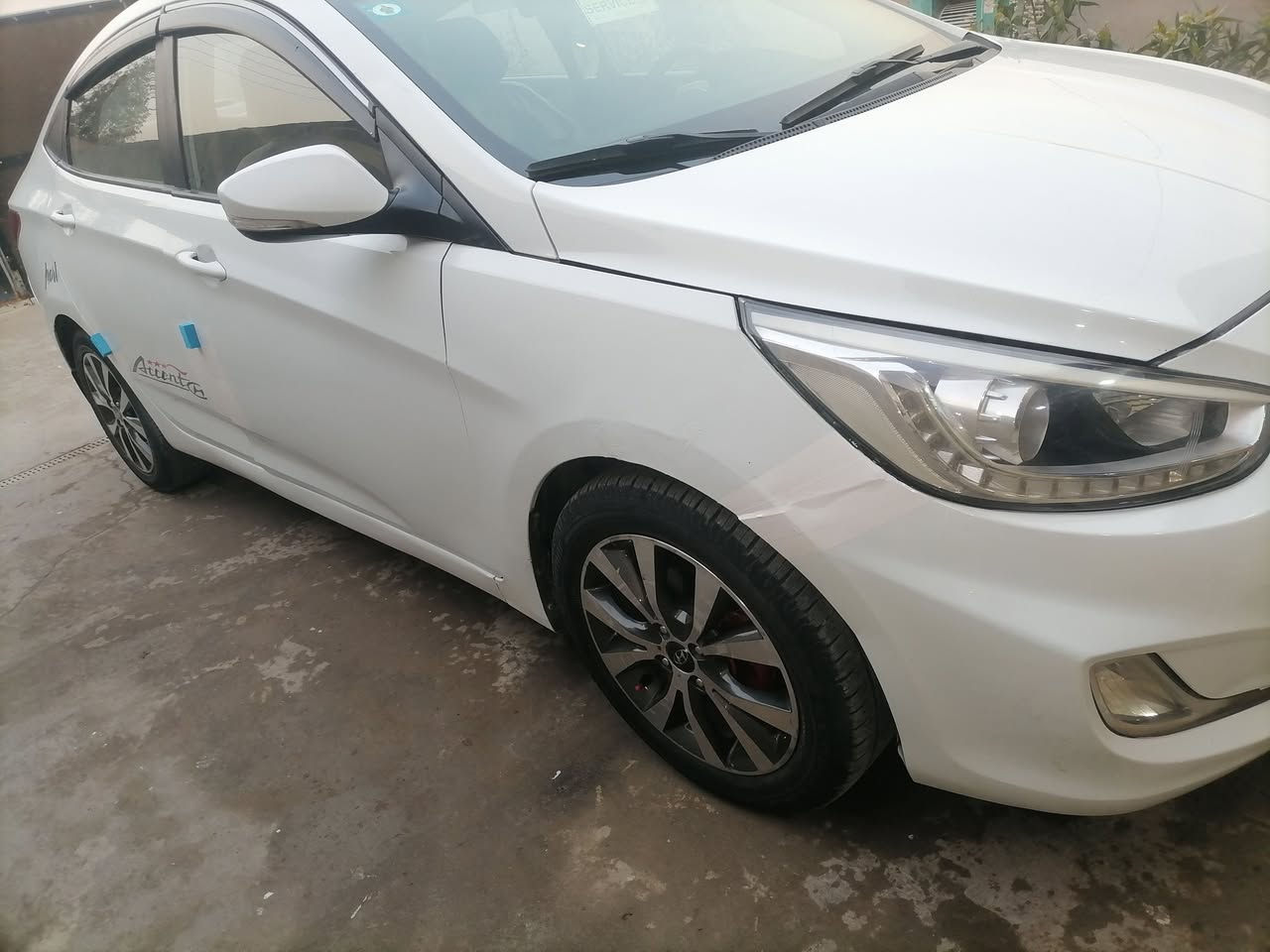 هيونداي أكسنت 2016 – لون أبيض (مواصفات خليجي)
• مواصفات خليجية
• كير مكينه متاز
• كهربائيات كلها على وضع الشركة
• سماعات إنفنتي
• غرفة (داخلية) جديدة بلادية
• إشارات بالمراي
• فتحة سقف شاشه سوداء كامره خلفيه 
• نظام ECO
• محرك 1600 سي سي (قطرتين)
• تبريد بي شويه ضعف تدفه ممتاز جدا 
• صدر أمامي وخلفي جديد
• ماشية 174 السويج الاضافي موجود
• تايرات جديده تخم كامل  (سنوية) جديدة
• بطارية جديدة 

• عبوة بنزين جديدة
ملاحضه بيها شويه صبغ بين البابين من جوه اثر شخط خباثه والسونر موجود

السعر: 100 بيها مجال
العنوان: بغداد – الدوره 
الهاتف: ***********
