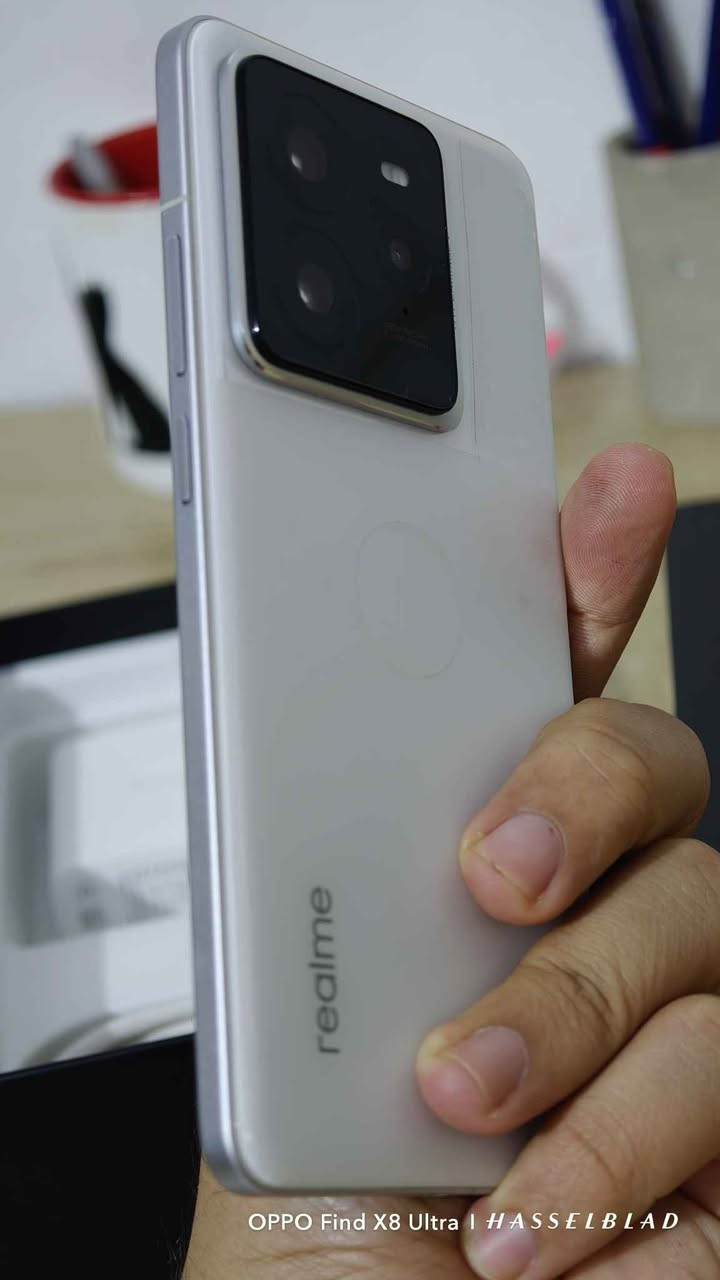 موبايل Realme Gt 7 Pro  نسخة الصين 
نظافته 100% ملحقاته كاملة 
12/256
 اقوى معالج العاب Snapdragon 8 Elite  ببجي 120 فريم 
بطارية عملاقة 6500 وشحن 120 واط 
جهاز بدون اي نقص السعر 640 الف سعر ثابت بدون عمله

مكاني كربلاء حي الغدير شارع المشجر 
رقمي *********** توصيل موجود كربلاء, العراق
