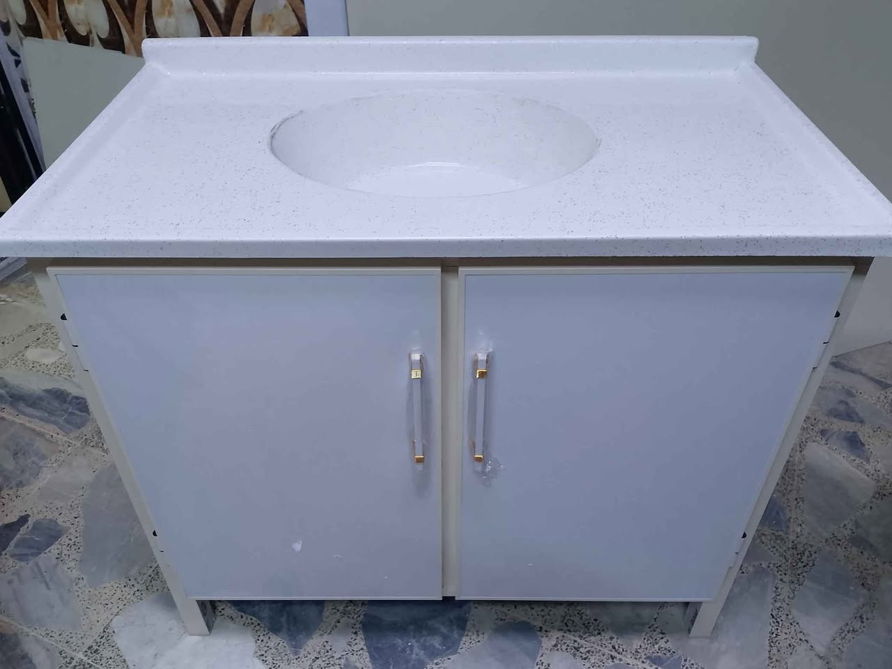 سنك متر 140الف جديد مبطن الابواب طبقتين ومغلف بلاستيك من الداخل ضد الماء شغل تزكام توصيل موجود جميع مناطق البصره حجز وتساب *********** البصرة, العراق
