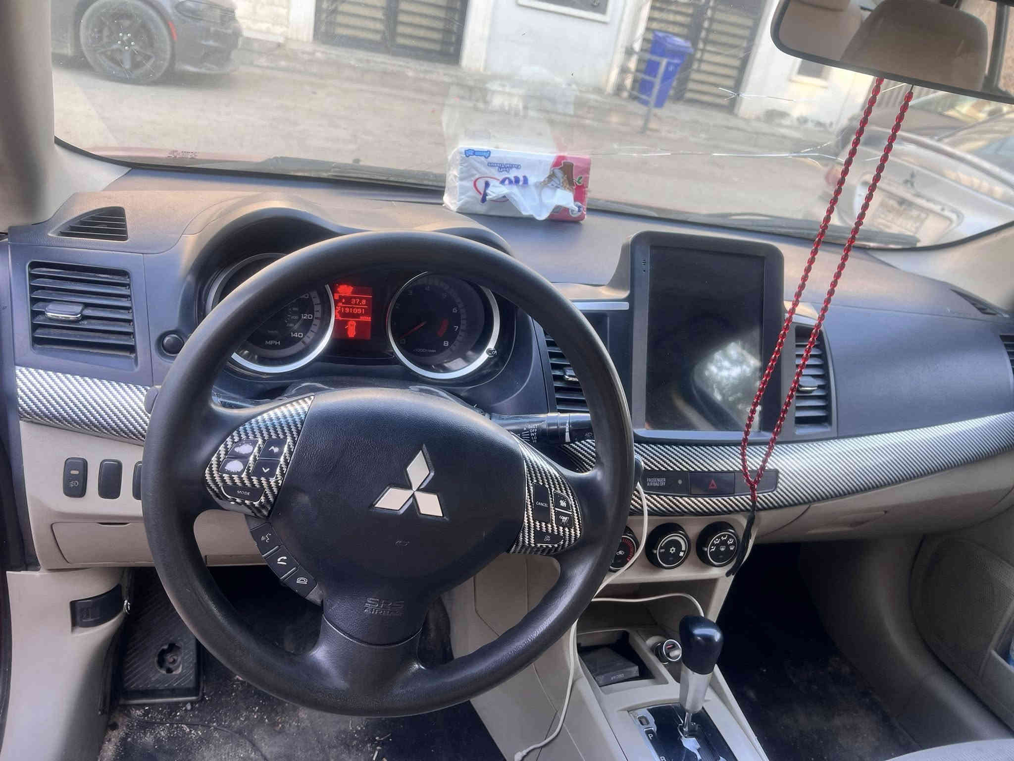 سلام عليكم 
لانسر قرش 2009
مكينة 2000
سعر 75 وبيها مجال
اخوان اني مكلف ب نشر وماعندي ماسنجر
رقم صاحب سيارة 
 اتصال ‭0783 853 4090‬
0770 558 7760‬واتساب
