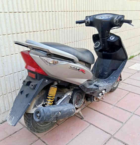 السلام عليكم
ثعلب 140 نوزل 
دراجة بلاديه ختم واحد 
كهربائيات كله شغاله 
مكان الدراجه بالصالحية
السعر 550 قفل بدون عملة 
للاستفسار  ***********
