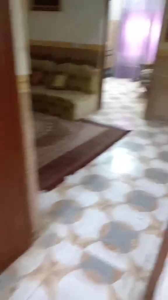 بيت زراعي للبيع مساحته ١٧٥ يحتوي على غرفتين نوم وصاله وهول ومطبخ وصحيات داخليه وخارجيه البناء بلوك البتلو طابوك عكاده منطقه الراشديه نزله أبو كاظم المياحي  نزله الجامع واي استفسار الاتصال ع الرقم *********** غير متواجدين ع الفيس اتصال فقط

