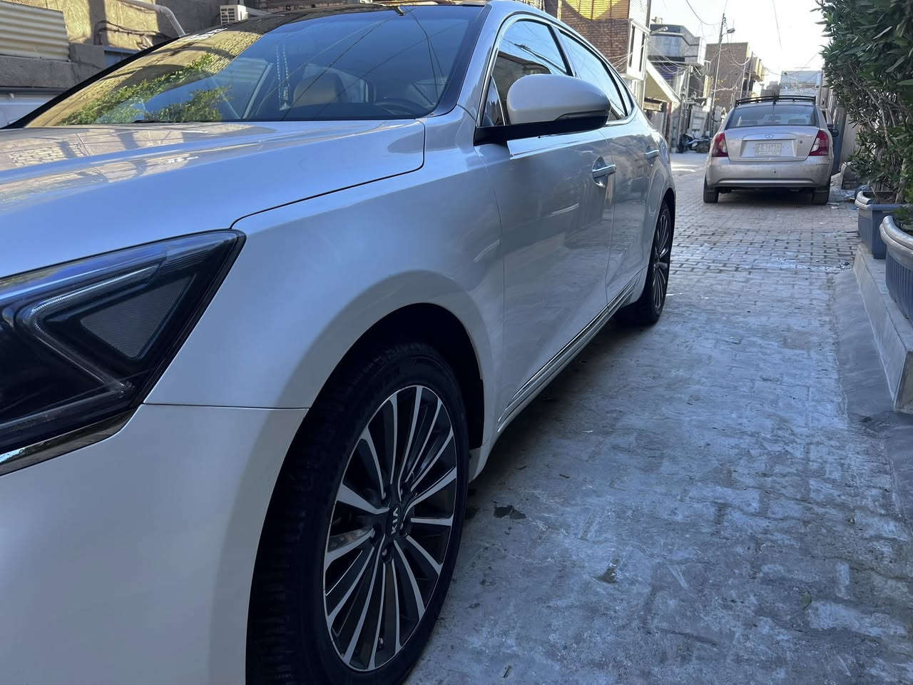 سلام عليكم
كيا كادنزا 2018 خليجي 
ماشيا 75 الف حقيقي 
مكفوله من الصبغ
بيه مكانين صغار بارد فقط موضح بالصور 
مكينه وكير مكفولات 
رقم بغداد السنوية باسمي تحويل ثاني يوم 
للاستفسار الاتصال على رقم الهاتف 
***********
