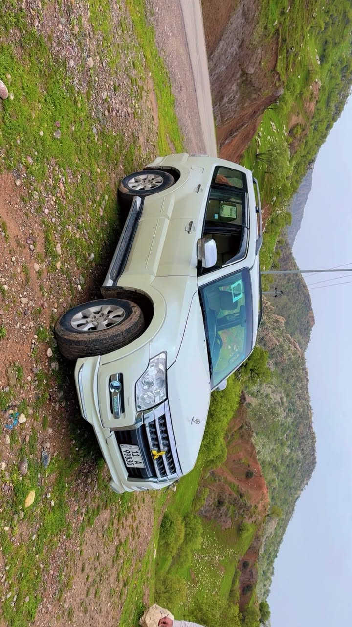 سلام عليكم باجيرو موديل 2011سيارة جديدة فول مواصفات حبتور لون صدفي مكفولة لاظربة ولا صبغ سنوية بسمي محدثة بيدي مال موديل 2020 وشاشة محدثة السيارة بدون ظربة ولا صبغ التحديث لجمالية فقط مكينة وكير مكفولاة صدر جديد خافي امامي التبريد ثلج وماكو حماوة  كاملة مكملة متصرف عليهة ربع وكلشي شغال بيهة وعلابلاد ماشية 147/ وقابلة لزيادة ميحتاج اكتب المواصفات الحبتور معروف فول فول الشراي يتصل ويدلل مكاني بغداد الراشدية التصال ع *********** السعر160 مجال قليل حجم المحرك 3500
