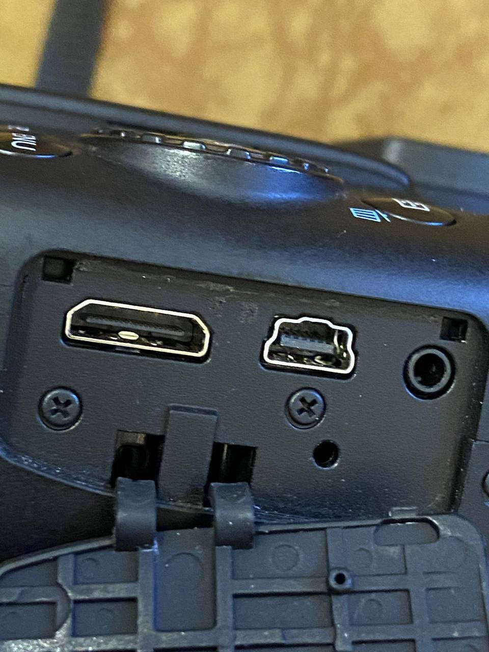 كاميرة canon power shot sx50 نظيفة وراقية تدعم زوم 50 طبيعي تكدر تصور القمر هذة صورة القمر من تصويري بزوم 50 و 25 ديجتال وتدعم 12 ميجابكسل وتكدر تقللها وتستخدمها كاميرة دجتال تطلع صور فنتج راقية شحنها راقي وبيها منفذ ميديم HMDI ومايك وغيرها تدعم فيديو بدقة HD وياها شاحنتها . بطاريتها قوية لكن بيا فطر ولزكتها ابد ما ماثرة لا على الشحن ولا على البطارية ولا على اي شيء
رايدها بسعر 250 وبيها مجال للشراي
رقم : ***********
