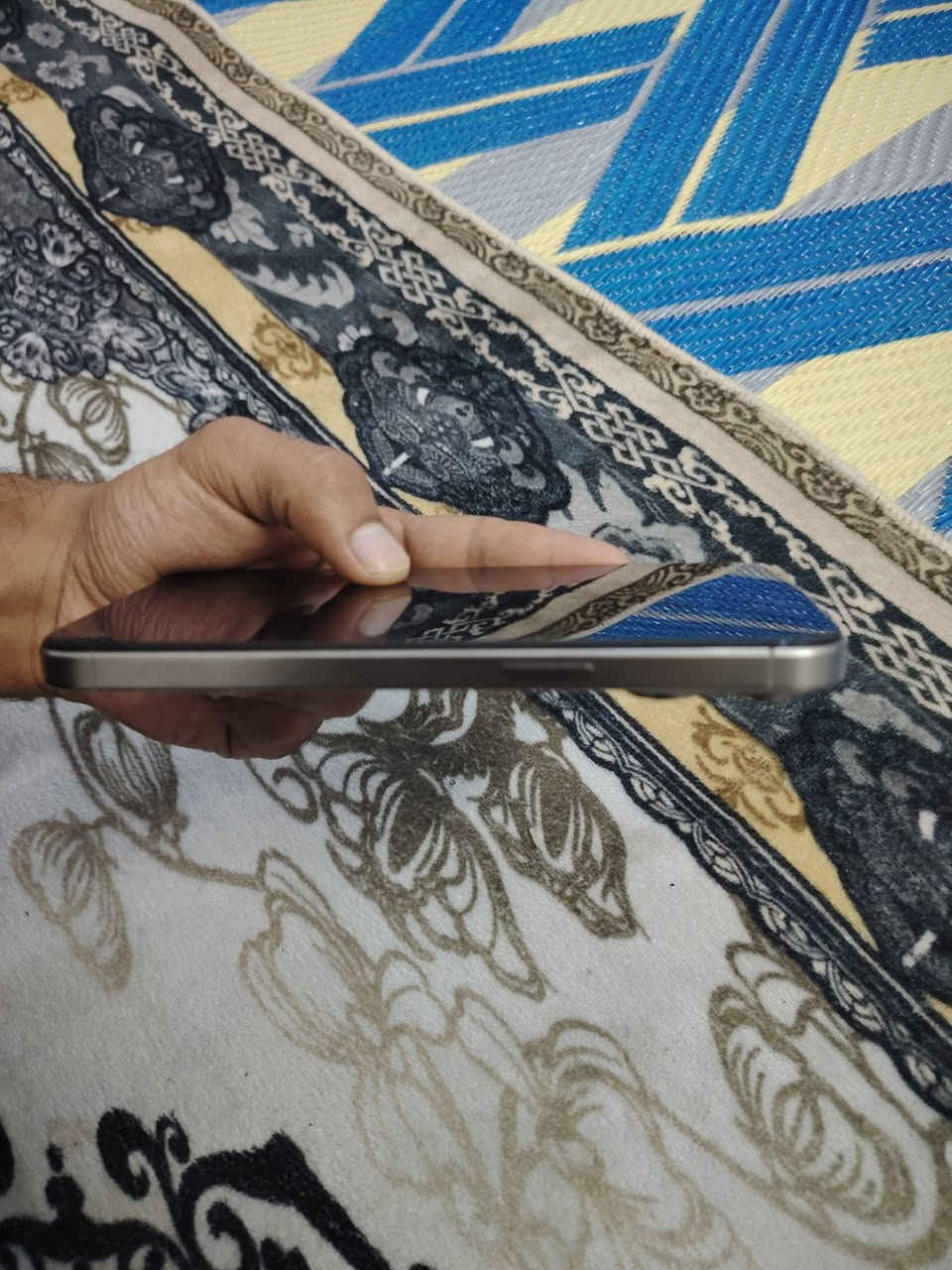 ايفون 15 برو ماكس تيتانيوم شرق اوسط AAAتك سيم كارت
بطارية 84 بلادية وضع شركة
ذاكرة ٢٥٦
فيس ايدي شغال
جهاز نضيف كلش
بس هذني الامور بي الله شاهد
مبدل شاشة نوعها آولد ٣ خيارات
الكامرة الامامية السيلفة بيها غواش يرادلها تنضيف
وبي ضربة بل شاصي مثل ما موضحة بل صورة ولا مبينة
والباقي كفالة
سعر ٧٥٠ وبي مجال***********
