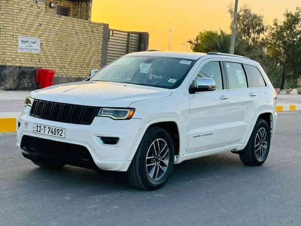 سلام وعليكم جيب موديل 2016 (LIMITED) رقم بغداد هزه وسنويه ورقم جديد السياره فول مواصفات ١/١  شاشه كبيره فتحه فور ويل لد امامي خلفي زنون اصلي شاده ٣٠٠$ صدر امامي خلفي جديد مكينه وكير برغي ممفتوح بيهة سياره جديده واحلى من الصور بدون شخوط ورصعات وبارد تخم تاير جديد اصلي السياره بيهة جاملغ وبنيد مكاني الناصريه مراوس بحسب القناعه
