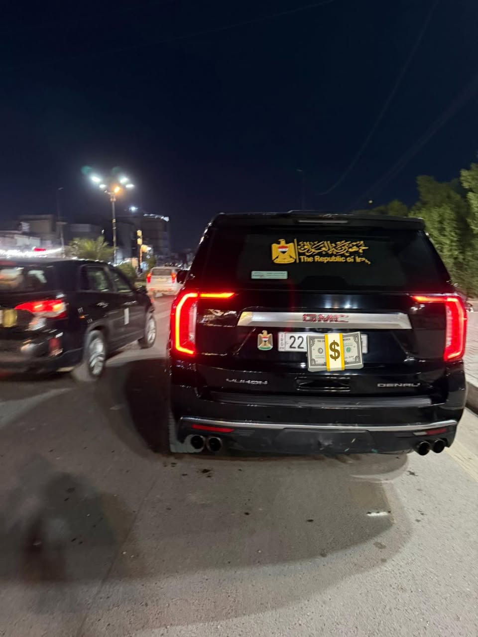 السلام عليكم
سياره جمسي ذنيالي 2021البيع ومراوس ب لانذكروز 

السياره كفاله عامة عذه شخط بل باب الخلفي مامبين

مواصفات معروفه فول واحد على واحد 

عنوان السياره بغداد الطالبيه

تصل على هاذه

***********
