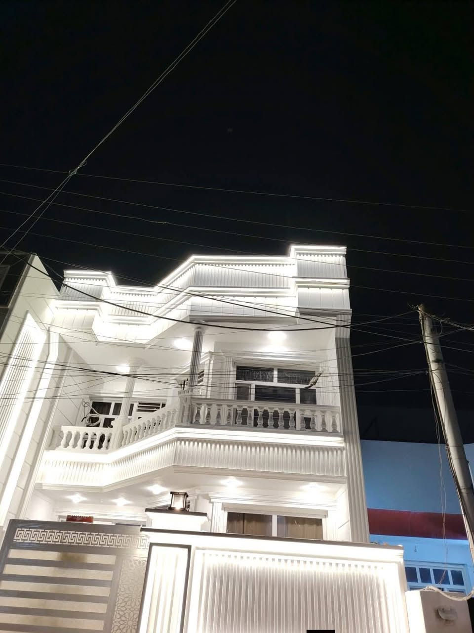 السلام عليكم شغل تغليف واجهيات بالفوم التركي+ لبخ شغل درجه اولى المكان بغداد متفرغ حاليآ ***********📞
