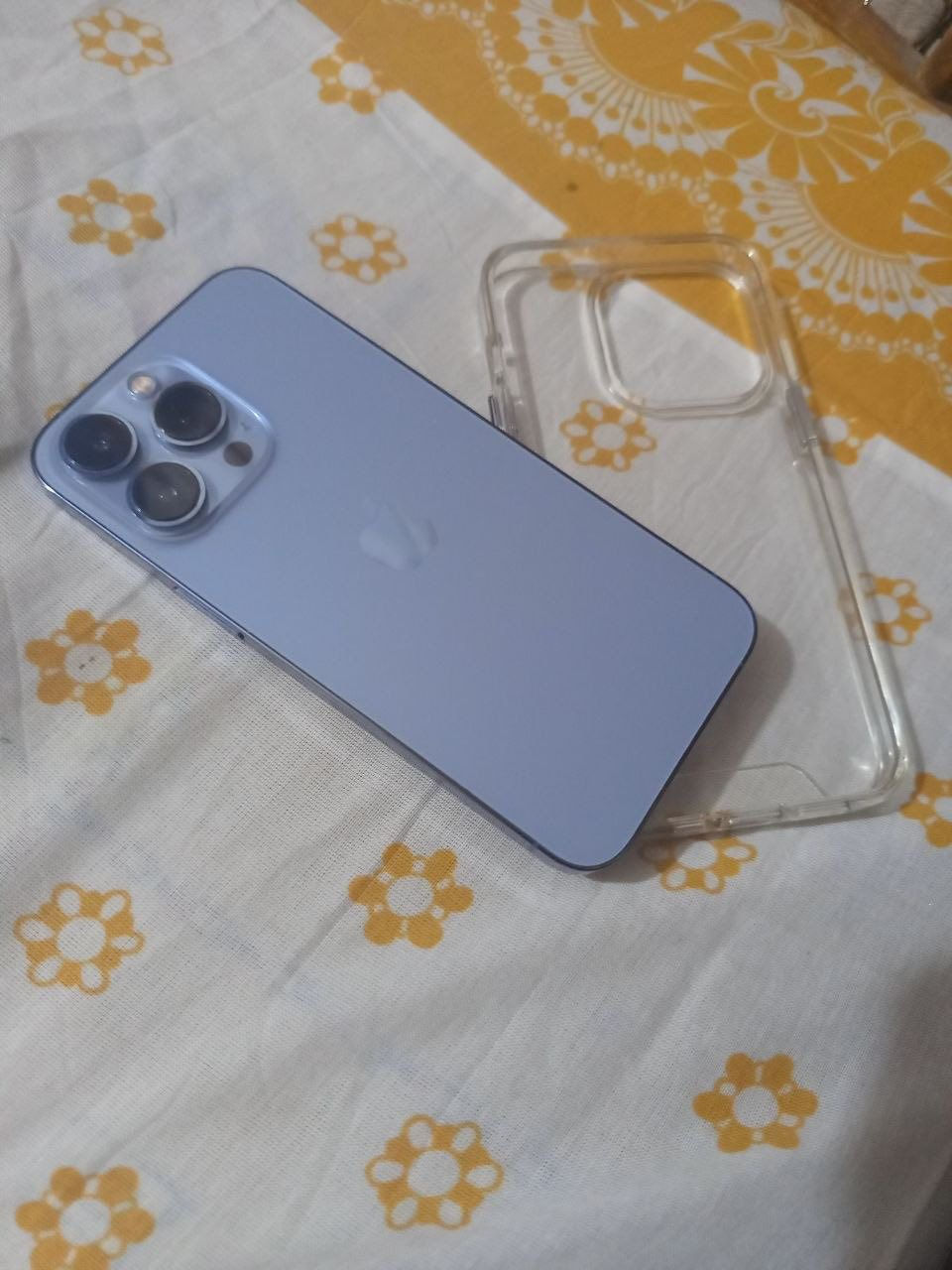 السلام عليكم ايفون 13 Pro للبيع 

الجهاز نضيف نضيف كلش💙.

بطارية (94) 🔋 

ذاكرة (256) GP 

كامرة الجهاز كلش واضحة زوم 15x 

فيس ايدي ✅

صوت ✅

شحن مفول ✅ 

وايضاً ببجي 120fs فريم

لايوجد توصل مكاني بغداد (مدينة الصدر) للتواصل واتساب *********** السعرر (565) ألف 🔥 وبي مجال كلش قليل حگ الجيه
