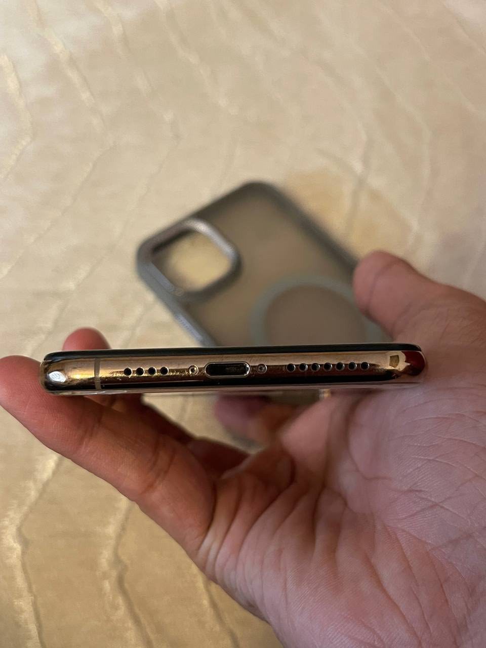 سلام عليكم بيع أو مراوس
اسفون اكس إس ماكس 
ذاكره 256 و بطاريه 100 مبدله اصليه
الجهاز كله شغال و نضيف كلش
بس بطاريه مبدله و ضهر مفطور و فيس ليدي واكف ما اعرف شنو سببه بس يتبرمج و يرجع يشتغل 
الجهاز نضافته 100% 
كله شغال و اي خلل ما بي 
و السعر 175 ألف أو مراوس حسب الرغبه
مكاني بغداد العامريه 
الشراي أو المراوس يراسلني أو يدز طلب


**إذا كنت صاحب هذا الإعلان وتريد حذفه لأي سبب، رجاءا أرسل رسالة إلى الدعم الفني**