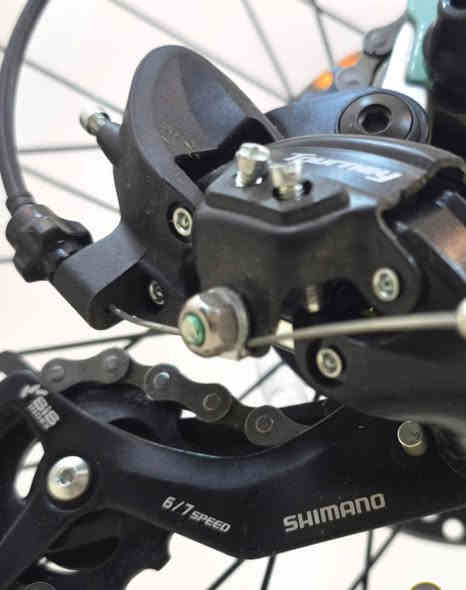 للبيع دراجة هوائية جبلية وسباق نوع FLASH جديدة بحجم 27.5 الفريم ألمنيوم مع دبلات أمامي قفل فتح والبريكات دسك هيدروليك والسرعات : 7 × 3 نوع شيمانو. سعر البيع 225 الف علماً ان سعر الشراء 315 الف العنوان بغداد السيدية
الرقم :***********
