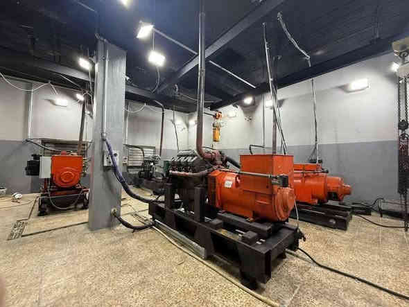 ⚜️مولدة تجارية للبيع ⚜️

الموقع : حي القوسيات 
الحمل : 1600.امبير قابل للزيادة لحد 2000.امبير
عدد المحركات : 4 بدون اي نقص مع نظافة 100%
مميزات المحركات 
كاتم للصوت مع تبريد مبردات عاصفة مع حوض تبريد كبير 
الايجار : حسب الاتفاق مع صاحب الارض

للاستفسار اكثر عن السعر او غيره 
مراجعة المكتب او الاتصال على الأرقام التالية 

                         عقارات دعاء الخير 
حي العربي الشارع العام قبل تقاطع العريان
***********
***********
***********
