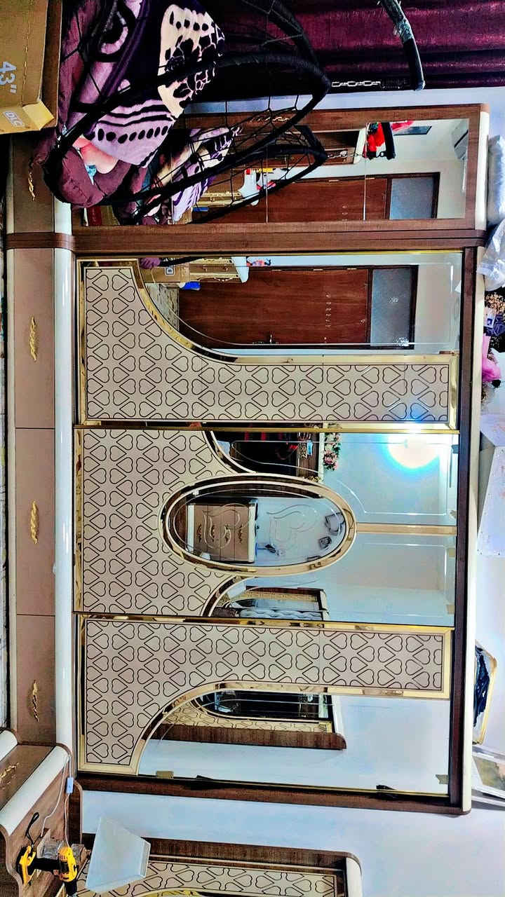 غرفه تركي للبيع نقص بس الجربايه جديده بيبان تلاثه سلايت واحد يدوي 11قطعه عرض الكنتور تلث أمتار ونص وبيها نشرات ابيض اصفر #سعر750 حل وشد عليه #رقم ***********
