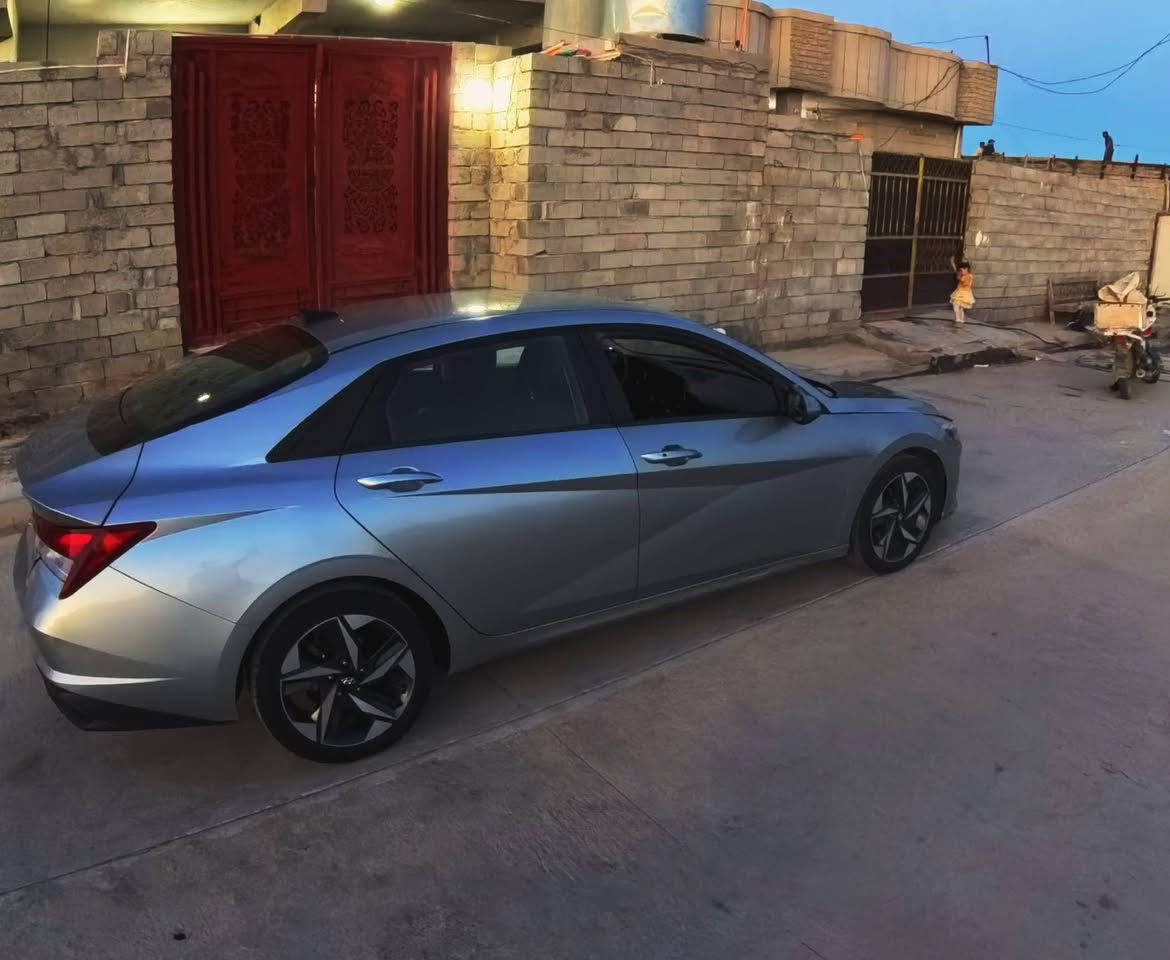 🚗 هيونداي النترا 2023 🚗
سيارة نظيفة وجاهزة للأستخدام.
📍 المواصفات:
محرك دوش
كير CVT
بصمة
صندوق ذكي
لون رصاصي
رادارات نقطة عمياء( Blind-Spot Safety)
قيادة ذاتية (Driver Assistance)
رادار أمامي للتصادم (Forward Safety)
رادار ركن السيارة (Parking Safety)
تحكمات كاملة من الستيرن.
توقف اوتماتيكي (Auto-Hold)
فتحة USB + بلوتوث + شاشة وسطية
إيرباگز (Airbags) سليمة 100%
⚠️ الملاحظات: 
حادث بسيط في الجاملق الأمامي اليمين
ضرر بسيط في الباب الأمامي اليمين والبونيد فقط
لا توجد أي "دواخل"
ماشية 140 كيلو متر.
مسجلة كامل شرط التحويل
السعر 155
تواصل عن طريق الاتصال ‏‪***********‬‏
