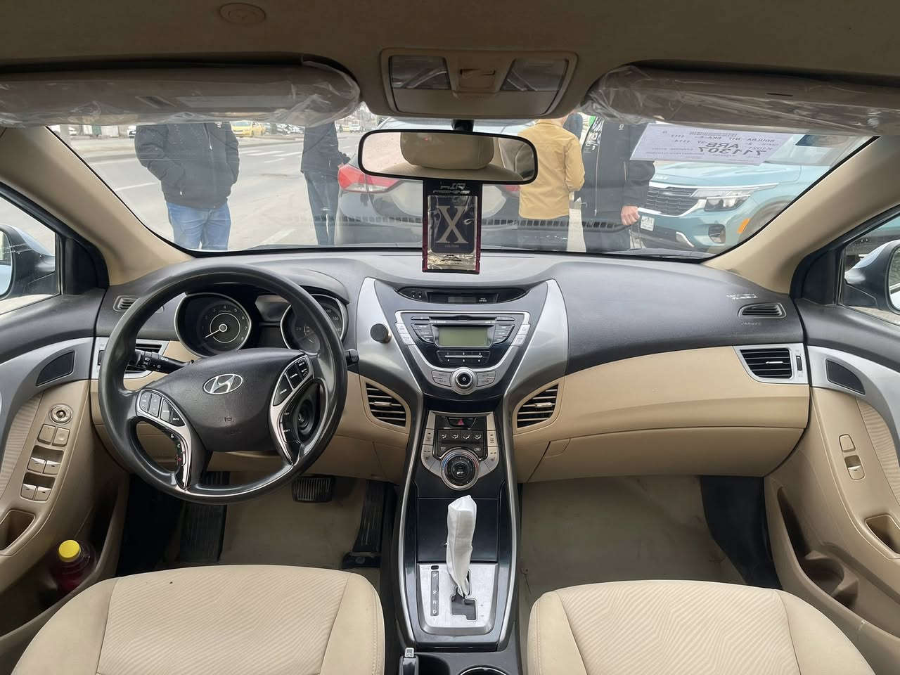 السلام عليكم النترا 2013 وارد امريكي حادثها جاملغ مبدل فقط لباقي ليبل واحد وبيها صبغ بنيد وبيها صبغ بقبق الجنطه من فوك اثر شخوط لباقي كفاله سياره ليبل واحد محرك 1800 دوش كير مكينه كفاله صدر كله جديد وبيها منضومه غاز جديده شادها تدفئه تبريد شغال داخل بيجي كشنات كهرباء سياره اي نقص ما بيها مكاني البلديات *********** السعر 108
