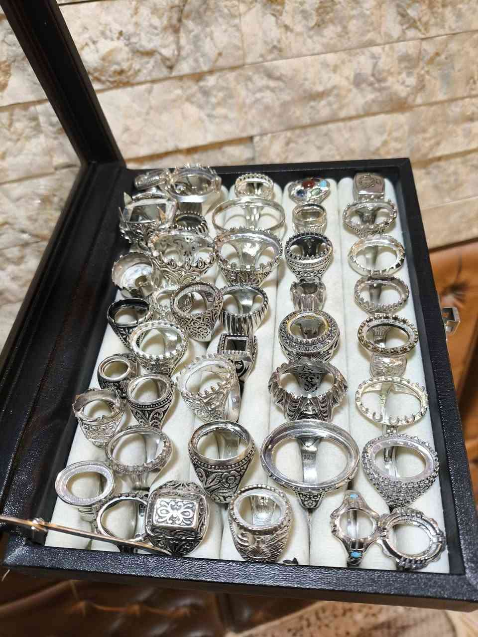 متوفر
500 غرام قوالب وزن خفيف 
نظافه 100٪
( ملاحظه / نصف الموديلات بالصوره )


**إذا كنت صاحب هذا الإعلان وتريد حذفه لأي سبب، رجاءا أرسل رسالة إلى الدعم الفني**