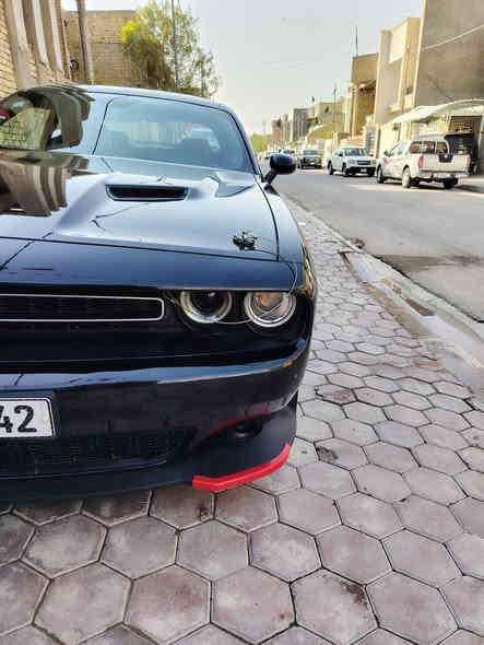 السلام عليكم دودج جالنجر ٢٠١٩
حادثها جانبي جاملغ خلفي جهة السايق وشوية من الباب
 ماشية ٤٣ الف ميل SXT معروفة مواصفاتها تبريد ثلج
ويل خسفة عليها لحية هيل كات قبل شهرين مبدل تخم
تايرات و دسكات عليها دبات من احمد بورلا يخبلن صوت 
السيارة نظيفة على ايدي رقمها بغداد جديد باسمي تحويل
ثاني يوم. سعر ١٩٠ و بيها مجال *********** للاستفسار
