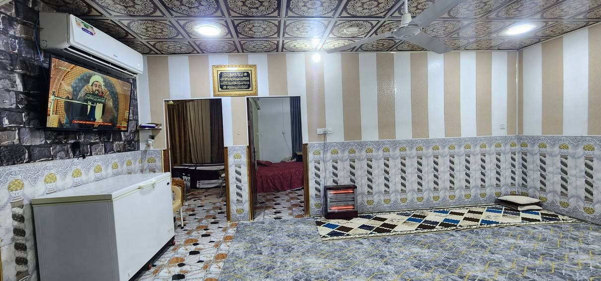 سلام عليكم بيت للبيع المساحه 200 متر حي العسكري قرب جامع الإمام الحسين عليه السلام  للاستفسار اكثر للاتصال *********** /***********
