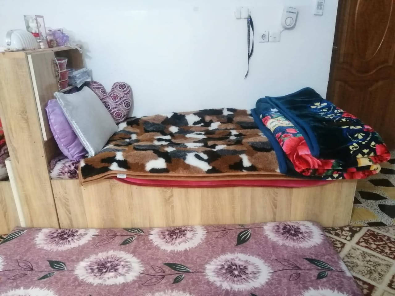 غرفه نوم نصيفه6قطع معه2جرابي ام النفر كلهن 450وبيهن مجال للاستفسار***********
