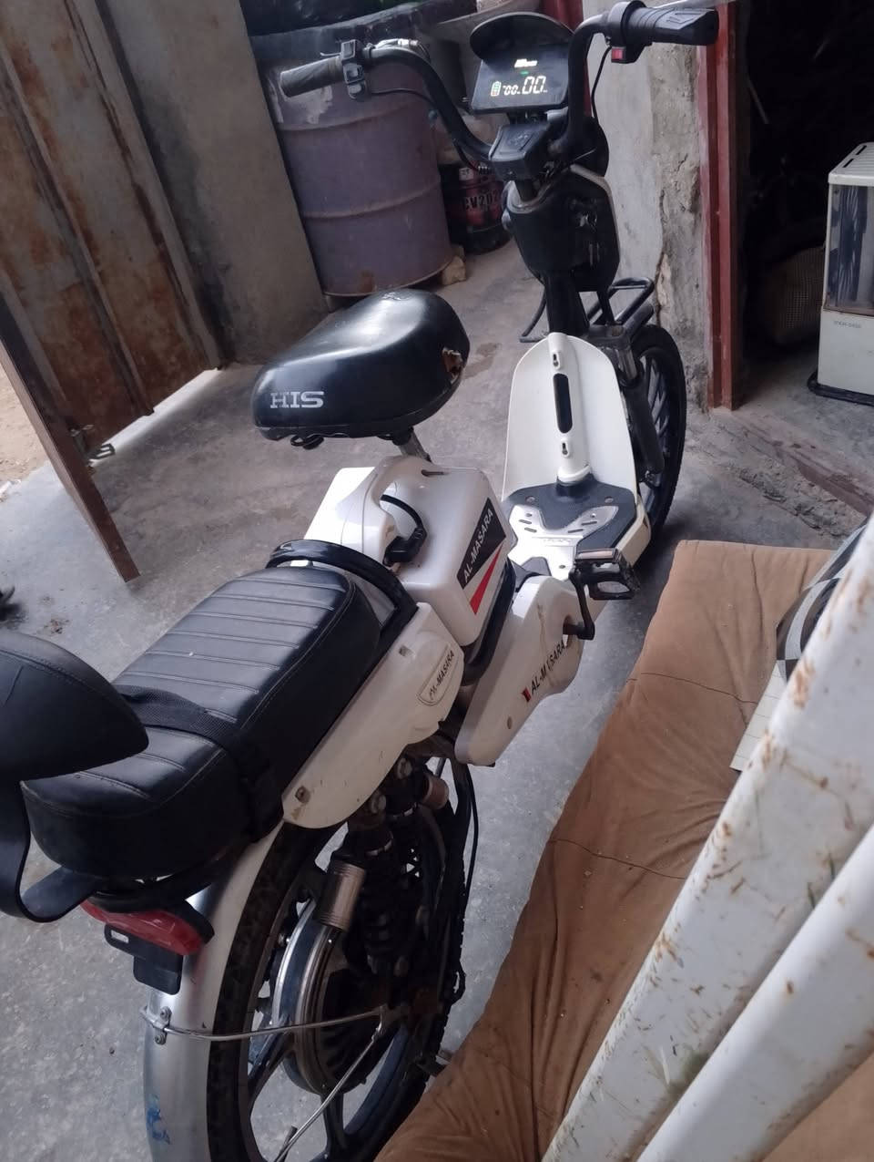 دراجه شحن للبيع سعر 225 بطاريات عل فحص كهربايات شقاله للستفسار ***********. ***********

