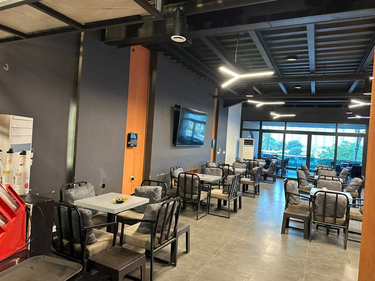 C Cafe & More
� فرصة استثمارية مميزة للبيع 🔥

كافي متكامل بموقع جداً حيوي وعلى شارع عام 🚗✨
الاسم معروف جداً وله سمعة قوية بالسوق

📍 التفاصيل:
• مكوّن من طابقين الطابق الثاني سطح + بلكون في الطابق الاول 
• مساحة كل طابق 300 متر
• تصميم مرتب وجاهز للعمل مباشرة

☕ التجهيزات:

• مطبخ متكامل بكافة الأجهزة 
- گرل غازي 
- قلاية عدد 2 
- ميز ستيل تحضير كبير عدد 2 
- مجمدة + براد كبير 
- رفوف لخزن الاغراض 
- مايكرويف 
- جهاز صلصات 
- ماكنة ثرم 
- 
- طباخ عيون 3 كبيرة لوجبات الفطور الصباحية + لتحضير الطعام لكمية كبيرة 
- سنك 
- ساحبة هواء صاروخية 
- المطبخ جاهز لتحضير اي وجبات بدون اي نقوصات 
- 
• قسم باريستا متكامل ومحترف

- باريستا 2 هاند 
- طاحونة 
- جهاز تحضير كريب 
- جهاز تحضير وافل 
- ايس ميكر 
- فلاتر ماء جديدة عدد 2 للباريستا + للايس ميكر 
- مجمدة
- سنك ايطالي 
- خلاط عدد 3 
- معصارة برتقال 
- برادات عدد 3 
- رفوف على طول البار لتخزين المواد 
- كل ادوات الباريستا جاهزة و بكل تفاصيلها و جاهزة للعمل 
• قسم نراكيل جاهز بالكامل

- القسم يحتوي على 100 نركيلة بابلية 
- 5 نراكيل المانية 
- رفوف على طول قسم الاراكيل لتخزين الاراكيل 
- منقلة فحم + بلور 
- مجمدة لخزن المطارات
- مبردة 

💺 الإضافات:

• أثاث كامل (طاولات عدد 50 ، اكثر من 200 كرسي حديد ، سستم صوت للصالة الداخلية يتكون من 5 سماعات عالية الجودة ، سماعات 2 كبار للصالة الخارجية ، سستم كاشير حديث و جاهز + 4 طابعات ، شاشة كبيرة قياس ٤*٣ للصالة الخارجية ، شاشات عدد 3 قياس 60 ، شاشة كبيرة قياس 85 للصالة الداخلية ، ستلايت الرابعة عدد 2 ، مبردات عدد 8 للصالة الخارجية ، سبالت عدد 4 كنتوري انفيرتر ، سبلت عدد2 جداري ، صوبات عدد 8 كبار للصالة الخارجية ، برادات عدد 2 للصالة الخارجية ، ستيج جاهز للمناسبات ، سستم كاميرات عدد 12 كاميرا ، حمامات حديثة عدد 2 ، UPS 10KV ، بلي ستيشن 5 عدد 2 ، تجهيز كامل من ورق ، دومنه ، طاولي ، لوكو عدد 5 موزعة بالصالات الداخلية و الخارجية ، تسقيف للصالة الخارجية ممتاز ، جميع الاثاث بحالة جيدة ) 
• زبائن ثابتين ودخل مستمر على مدار السنة 
• لوكَيْشن قوي جداً مقابل مجمع نخيل بغداد (واجهه كبيرة على الشارع)
• مساحة واسعة لوقوف السيارات 🚘

📱 حساب إنستغرام ممول ومصروف عليه بشكل احترافي

💰 السعر: 6 شدّات (قابل للتفاوض)

📞 للجادين فقط، فرصة لا تفوت 
🎫 م.عبدالرحمن ***********

