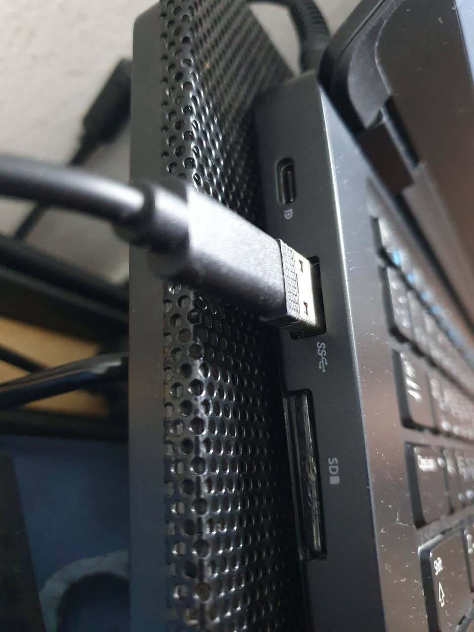 لابتوب dell latitude 5480
Cpu:core i7 6600u
المعالج قوي حتى تشغل اي شي تريدة

Gpu: Nvidia MX930 2GB
كارت الشاشة يشغل gta5 بشكل ممتاز والالعاب الاخرى
RAM: 24GB DDR4 قطعتين
Storge: 1TB M.2 3gen 
بيها دمخلين m2 
الابتوب نظيف جدا تفحص لحد ماتقتنع 
وتاخذه سبب البيع محتاج فلوس 
السعر: 500 الف وبي مجال
مكاني ديالى بعقوبة
***********
