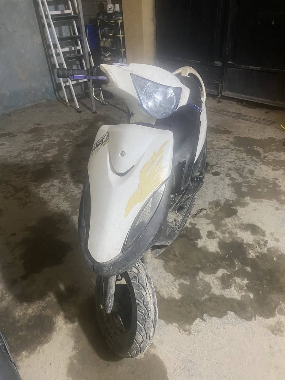 ‏ للبيع كوم حديد الدراجة طافية
‏شعرها ٢٥٠￼ ‏قفل قفل 
*********** مكاني زعفرانية ￼￼
