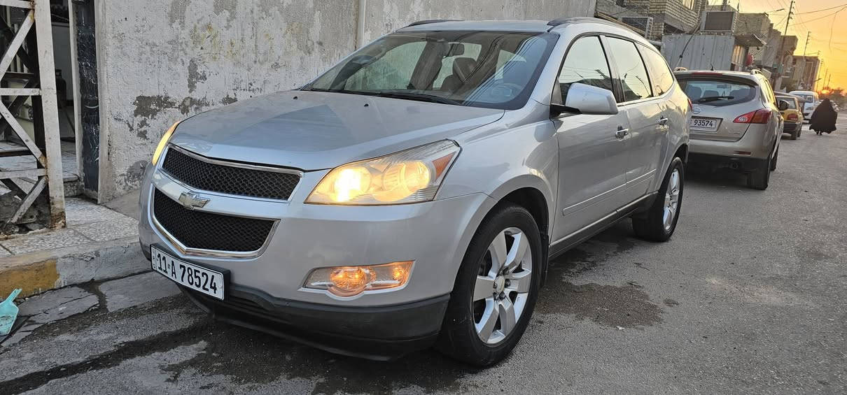 شوفر ترافس 2012 7  راكب كشنات قلاب تبريد ٣ قطع ثلج منفصل خلفي ومامي
رقم بغداد انكليزي  محرك وكير جدد شرط  حجم 3600 صدر  خلفي ومامي كله جديد تخم تاير جديد ويل كب 20 
تحكم ستيرن 
رمونت سنتر لوك اناره ترحيب  
سياره كلهه نضيفه وجاهزه مابيهه نقص 
وارد امريكي   حادث باب عكس سايق  وما مبين  باقي كفاله عامه لبيع رايدهه 85  وبيهه مجال 
مكاني بغداد  *********** بغداد, العراق
