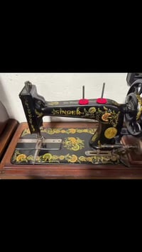 ماكينة خياطة قديمة • تحفة