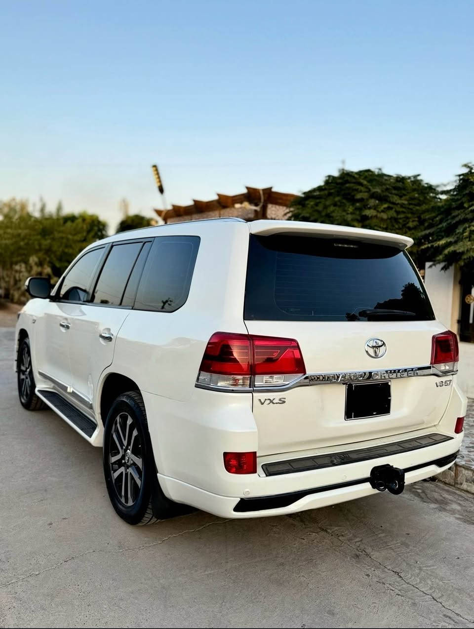 وەنەوشە دوبەی ساخ 
بۆ فرۆشتن 
بێ ڕەقەم ماڵی مەدەنی بەشەرت 
ساخ کامل کراوەتە 2021 داخلی و خارجی
گێرو مەکینەو هەموو گیانی بەشەرتە 
مواسەفات لێگزس مەکینە 4:700
فوول فوول مواسەفات VXS (V8)
تەنها ئەو پارچانەی بۆیاخە کە گۆڕاوە 
یەک دینار مەسروفی تیا نیە ماڵی دۆستە 
شوێن هەولێر 
سعر 215$مەجالێکی بریانە 
ژ.م ***********واتساپ ڤایبەر أربيل, العراق
