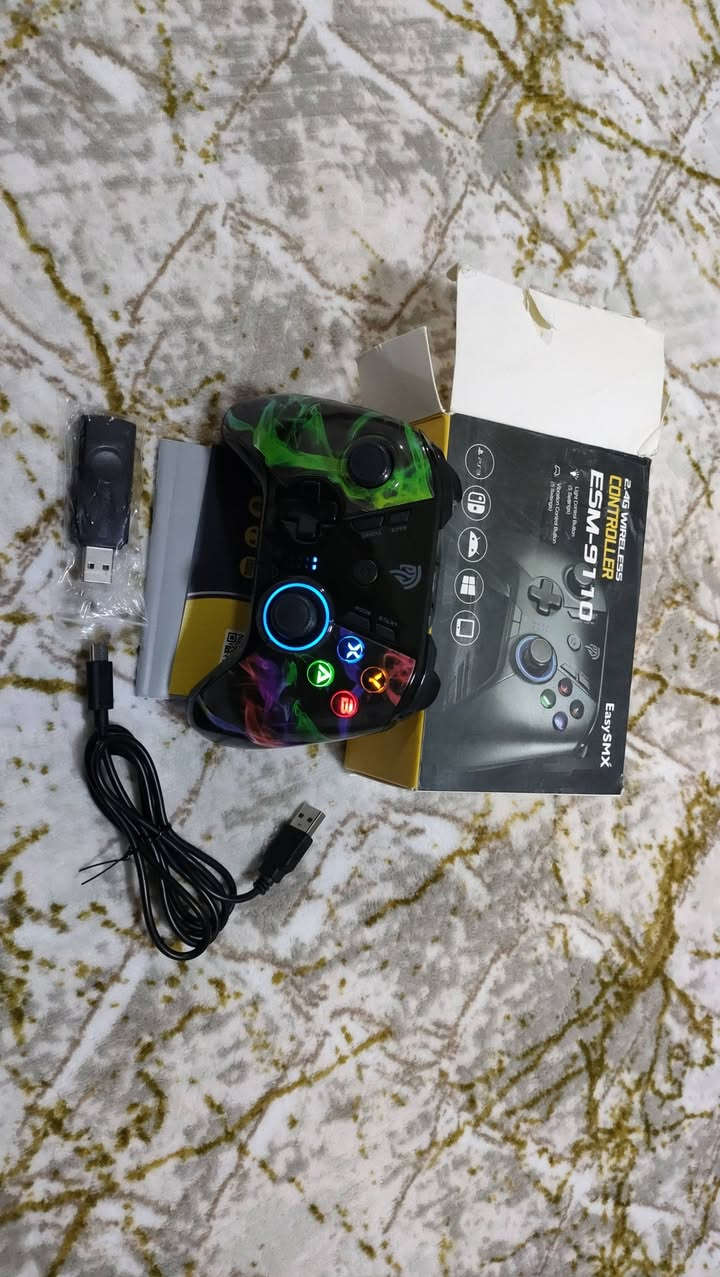 وحدة تحكم لاسلكية EasySMX ESM
متوافقة مع أجهزة الكمبيوتر الشخصية (PC)، و PS3، و Android TV Box، و Steam Deck. 
ودة ببطارية مدمجة بسعة 600 مللي أمبير. 
السعر : 25 الف
للحجز التواصل على الرقم التالي: ***********
