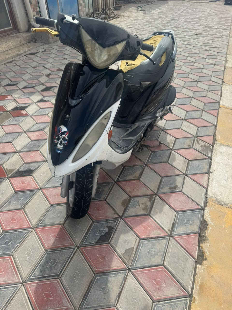 السلام عليكم دراجه كامكو G4 دراجه نضيفه كلشي شغال مجفته مره وحده تجي تفحص دراجه رياضي كهربائيات شغاله دوشمه جديد بعد الصور للستفسار عله الرقم ***********مكاني النجف
