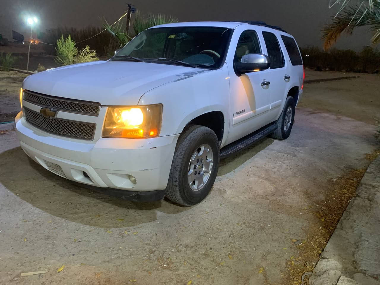 السلام عليكم 

تاهـو LTZ فول شاشتين تبريد تخم تاير  حداديه جديده بيهه اربع قطع صبغ موضحه بلصور2008 معلايه 2015 معمامله كامله باقي بس على وصل كمركي يدفع  السعر 145 وبيهه مجال مكان البصره سفوان 
***********
‭
