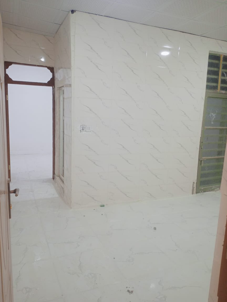 للبيع دار ١٠٠ م براكيه شارع المعمل قريب اسواق حسين الرماحي بناء جديد شارع ١٠ م تبليط يبعد ٢٠٠ م عن الشارع العام السعر ٣٥ مليون للاتصال *********** مجتبى معله او مراجعه مكتب ضي الحسن للعقار
