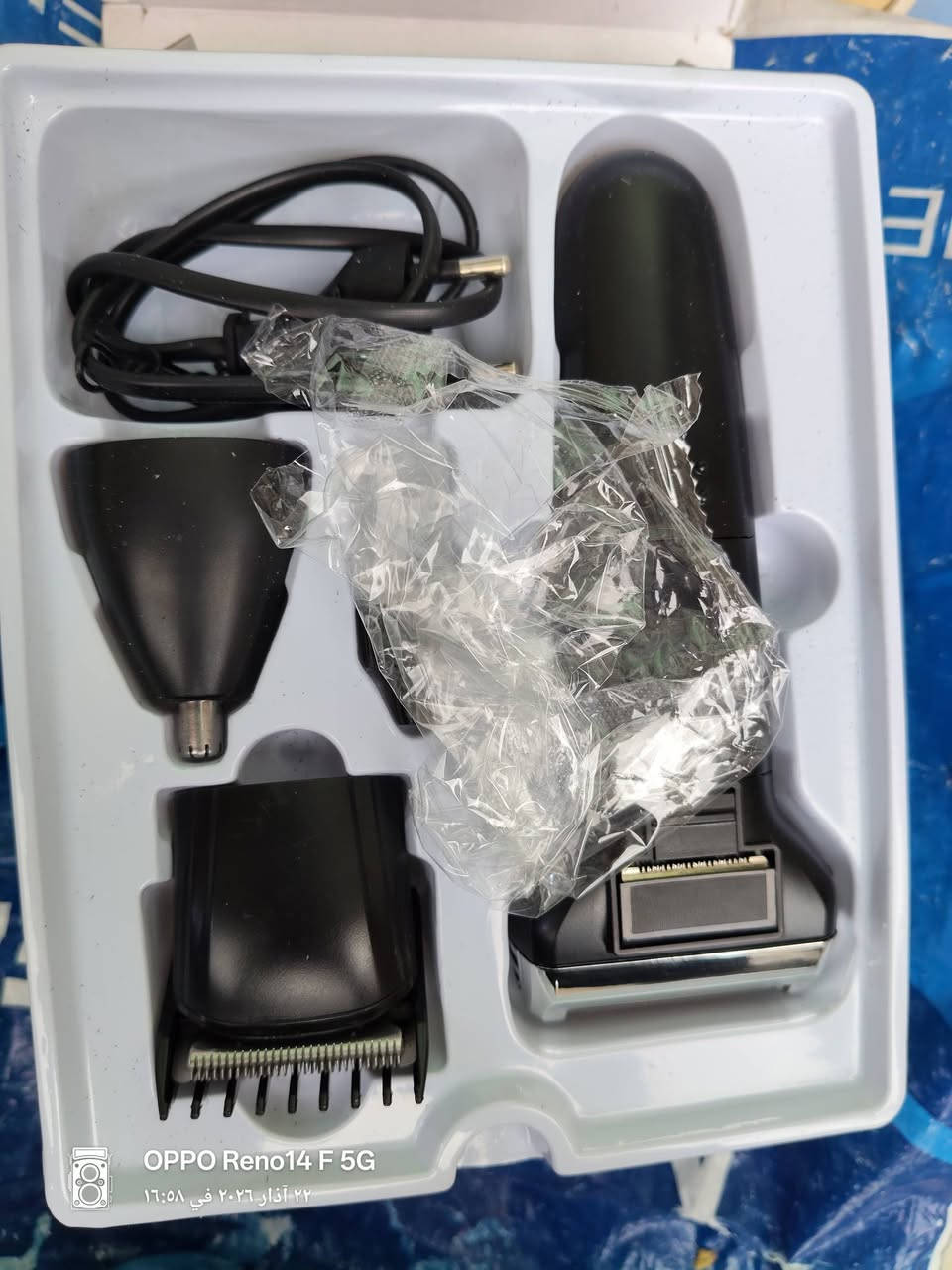 مكينة حلاقة عدد 2 قطعتين جدد يمكن فقط مفحوصات نضافتهن 99% جلايه صفرلحيه صفر بدون جلايه شرط موس  حلاقه الشعر ذكر الدرجات تنضف الذن والخشم عده كامله شحن انسه الشحن فول ثنينهن  والشسوار ب 35 قفل جدد تكرر تكول فقط مره نستخدمات سعر اخو البلاش والله بدون عمله ب 35 الف قفل مكاني بغداد الحسينية بالبداية قرب مطعم الامير على الشارع قريب كلش الشراي يجي خاص او يتصل هذا رقمي ***********
