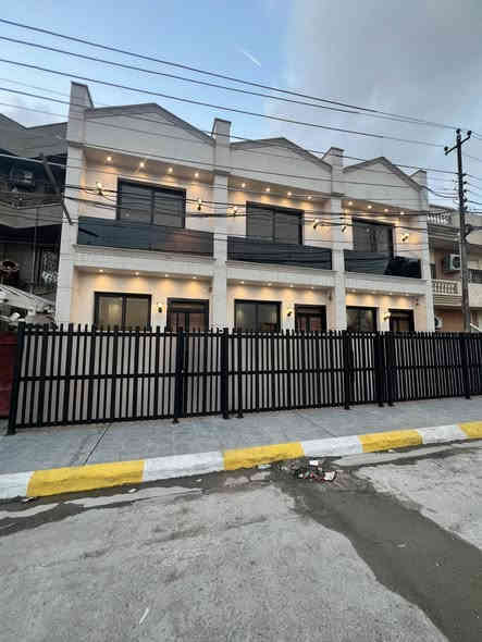 #للبيع تونات عدد3 درجة اولى  في #السيدية 🔥

📍الموقع: مربع الضباط القاده قرب مدرسة المصطفى للمتميزين شارع 20 م  مقابل العقار تشجير 

🏡 تفاصيل العقار:

  المساحة لكل دار :50م
  الواجهة: 4.25
  النزال:12

الدار غير مسكون بناء سنة 2025
    

✨ التقسيم الداخلي:
الطابق الأول:   صالة واسعة + مطبخ عملي   + حمام +منور 

الطابق الثاني: 2 غرف نوم + خدمات صحيه

الطابق الثالث: غرفة نوم + خدمات صحيه + بيتونه+ سطح
 
للأستفسار الأتصال على 
***********

***********

أو زيارة موقع المكتب 
بغداد ـــ السيدية
