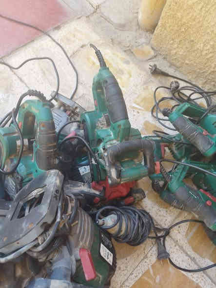 كوسره شركه الالمانيه  الحجم الكبير  اكو شغال واكو عوزهن فحمات واكو بس لكارت عطلان العدد ٥٤كوسره
٣٥منشار والباقي قطع مثل ماموجود بلصوره  شي على ١٢٠قطعه 
وهذا رقمي واتساب وتصال***********
