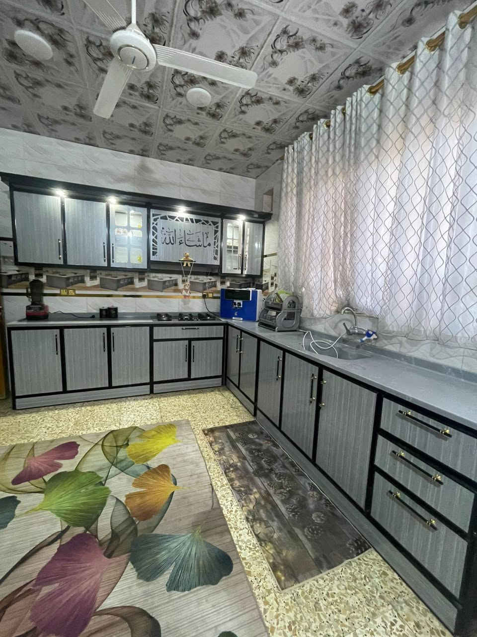 كاونتر  البيع استعمال قليل جدا  مكان بغداد للاستفسار عل خاص او اتصال ***********
